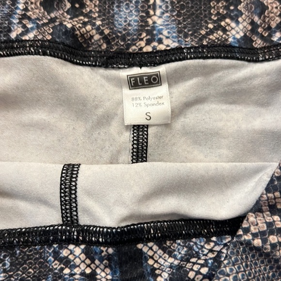 Fleo shorts size S - Picture 2 of 2
